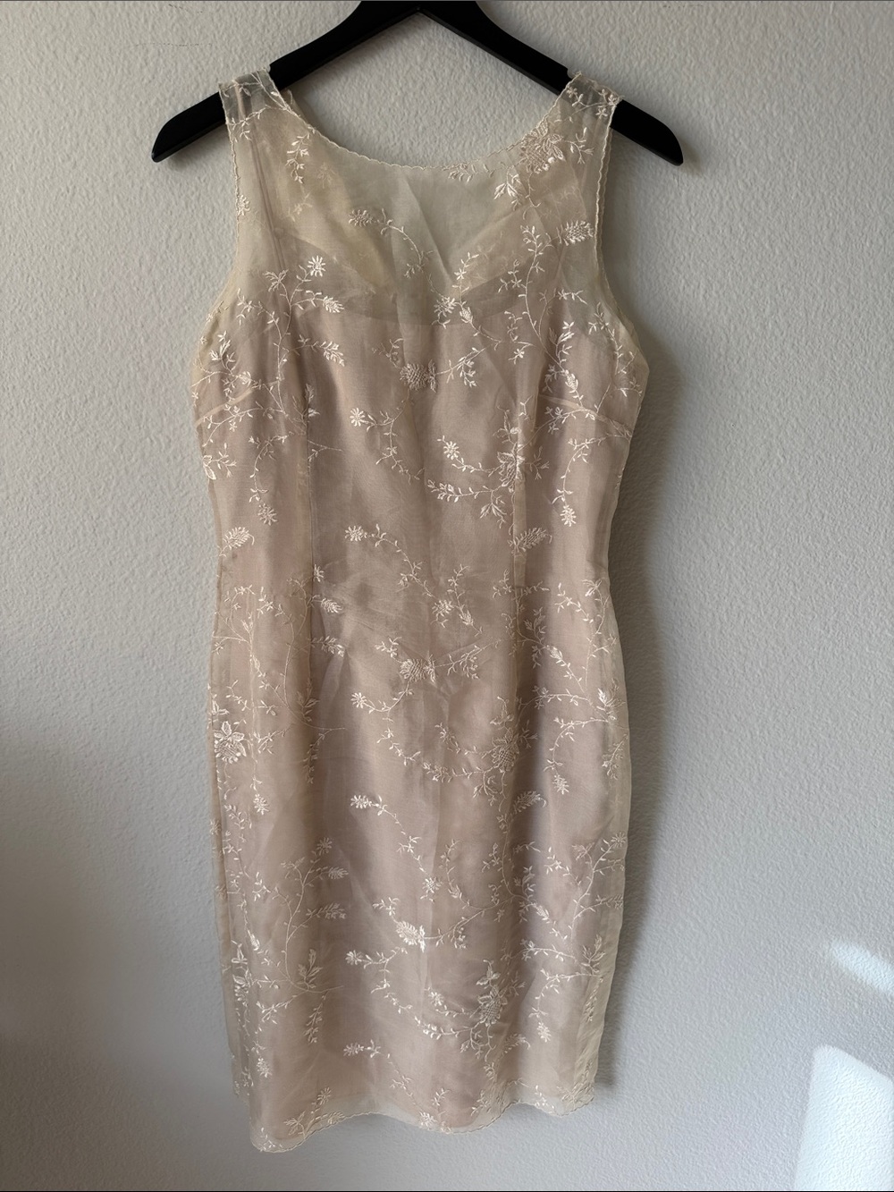 100% Silk Floral Embroidered Sheath Dress Beige Vintage Bridal Size 4